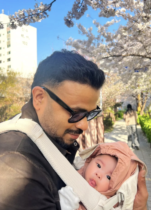 노란 수영복에 섹시한 몸매 어필하는 존예 처자