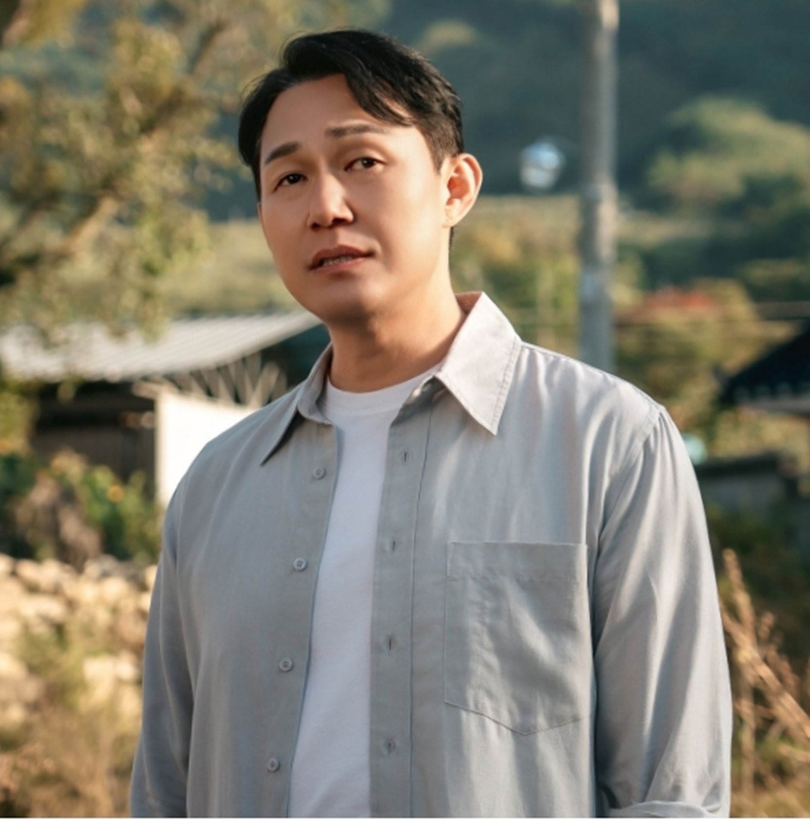 노란 수영복에 섹시한 몸매 어필하는 존예 처자