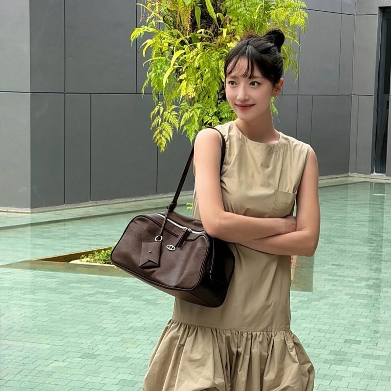 노란 수영복에 섹시한 몸매 어필하는 존예 처자