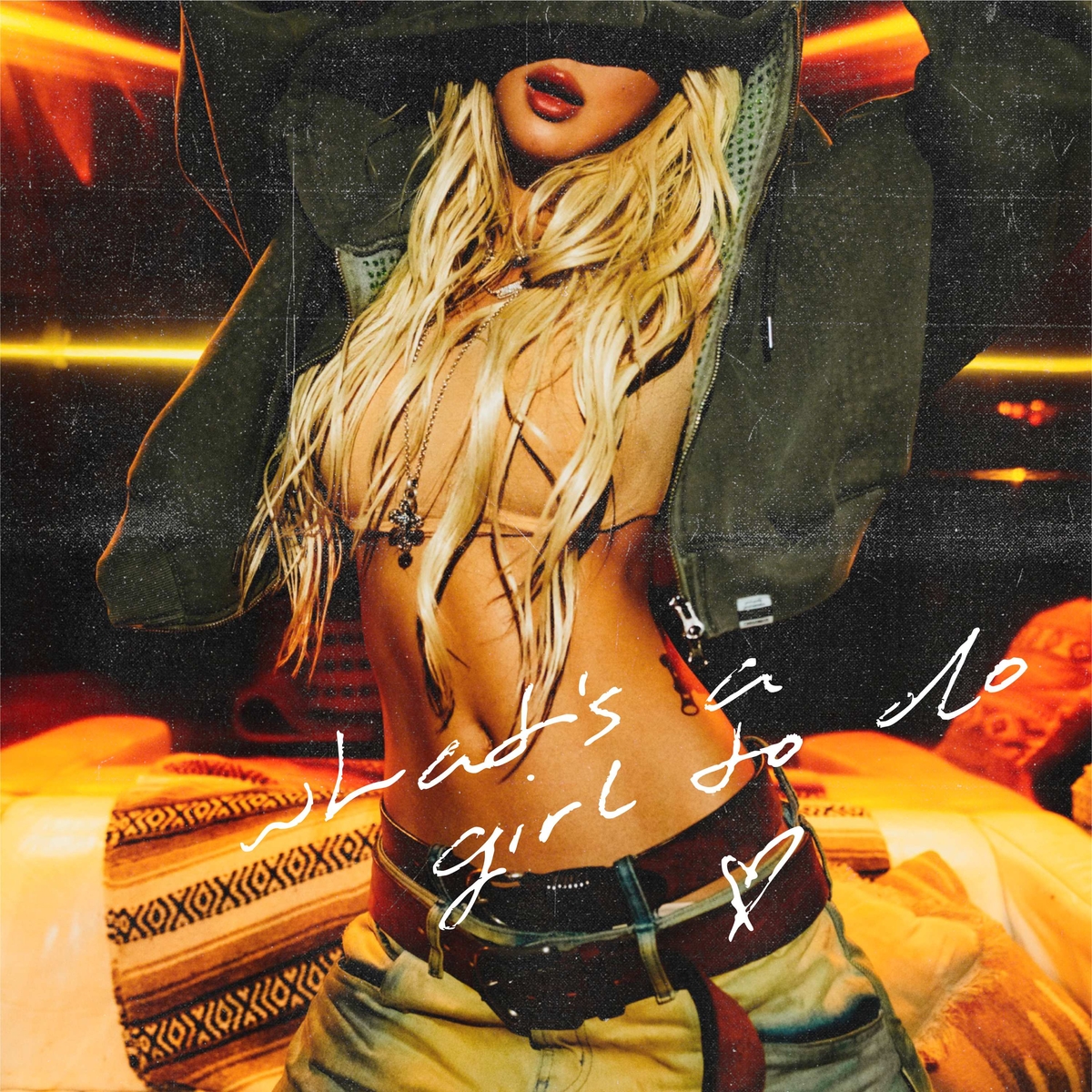 노란 수영복에 섹시한 몸매 어필하는 존예 처자