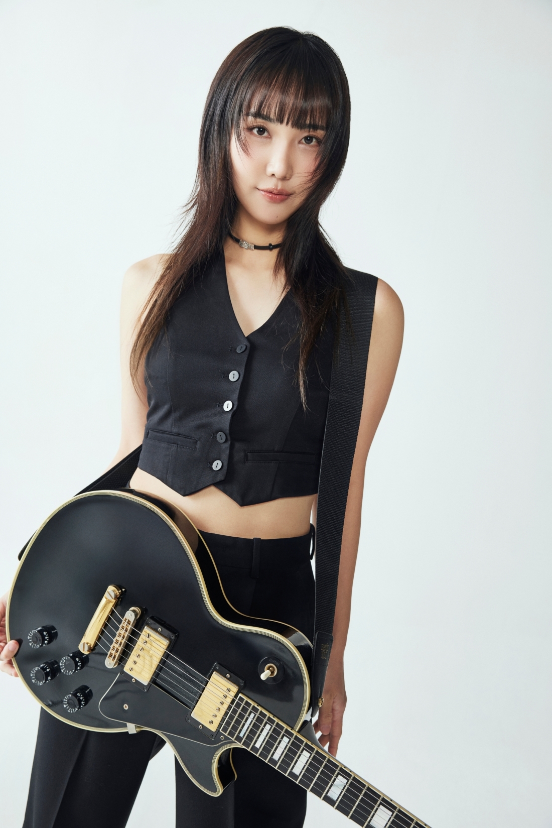 노란 수영복에 섹시한 몸매 어필하는 존예 처자