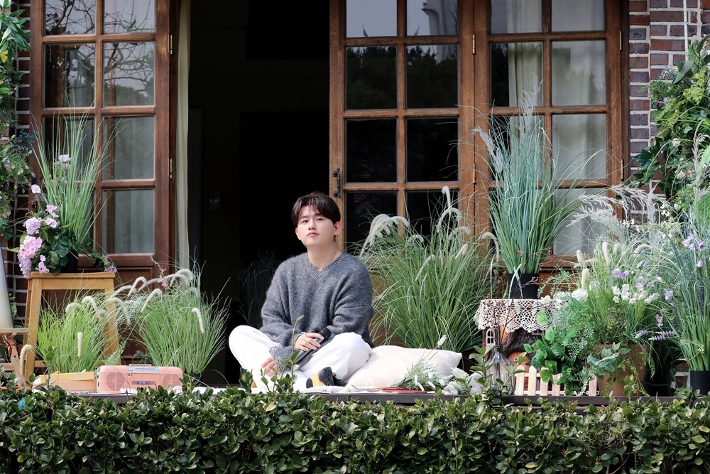 노란 수영복에 섹시한 몸매 어필하는 존예 처자