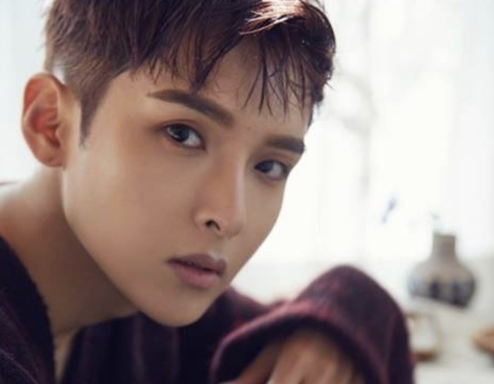 노란 수영복에 섹시한 몸매 어필하는 존예 처자