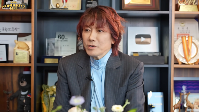 노란 수영복에 섹시한 몸매 어필하는 존예 처자