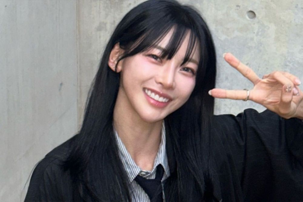 노란 수영복에 섹시한 몸매 어필하는 존예 처자