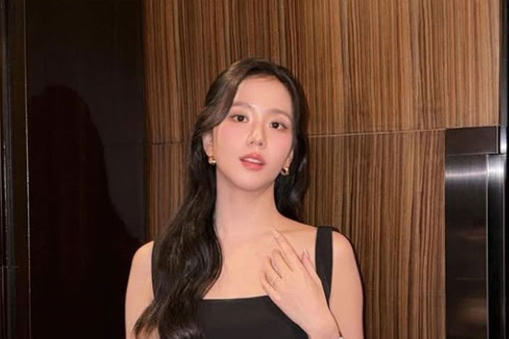 노란 수영복에 섹시한 몸매 어필하는 존예 처자