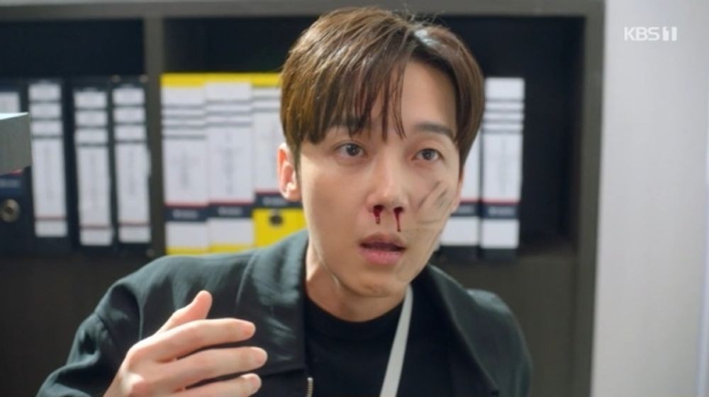 노란 수영복에 섹시한 몸매 어필하는 존예 처자