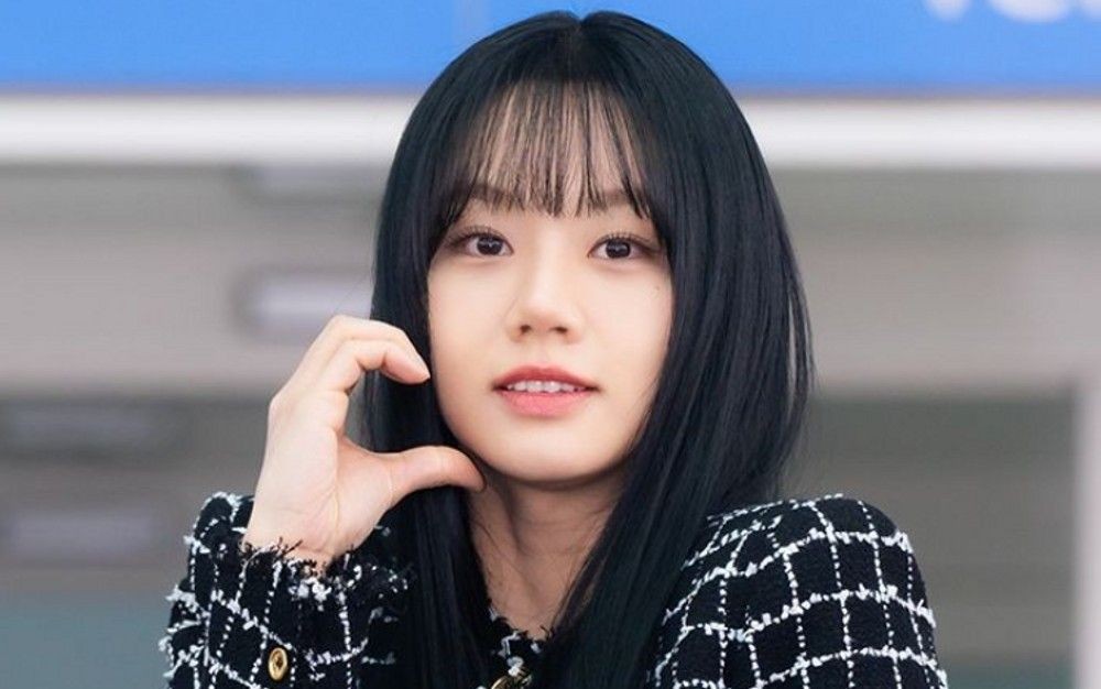 노란 수영복에 섹시한 몸매 어필하는 존예 처자