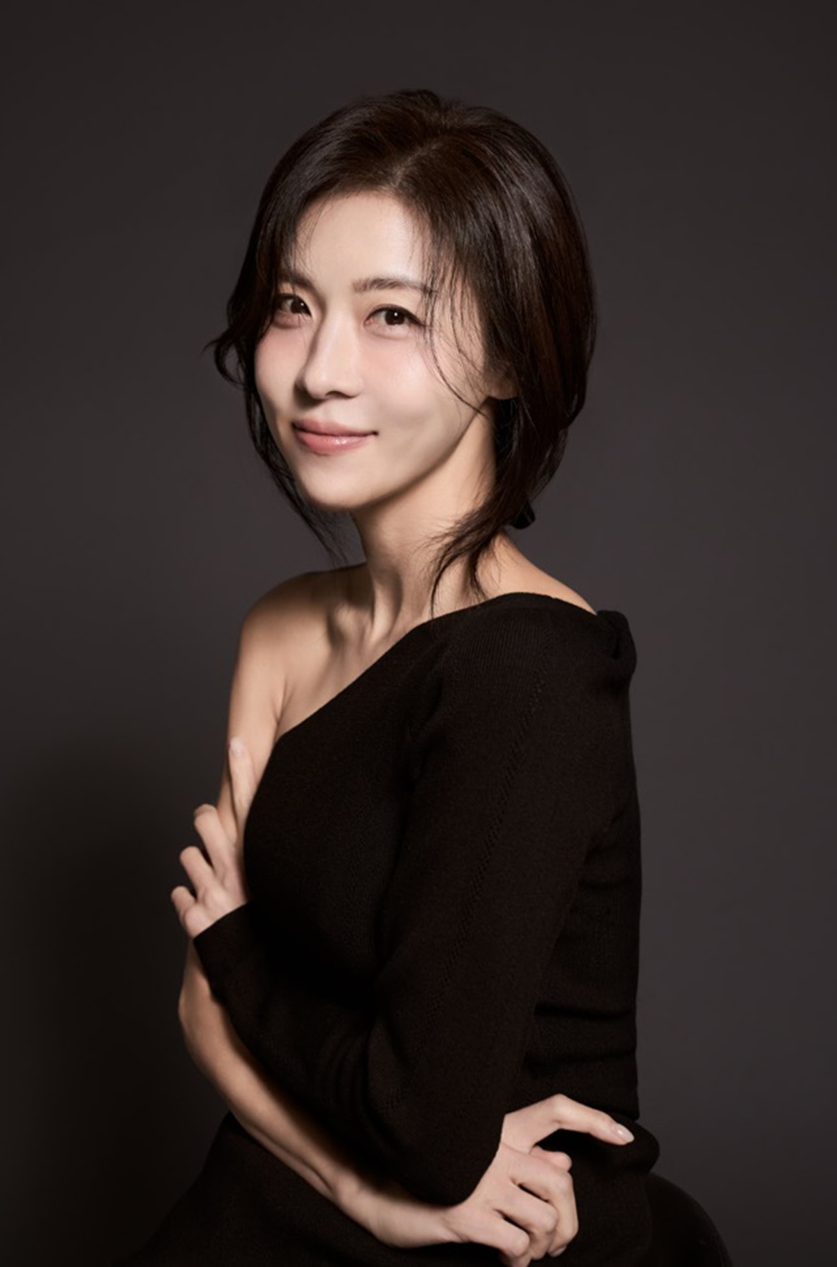 노란 수영복에 섹시한 몸매 어필하는 존예 처자