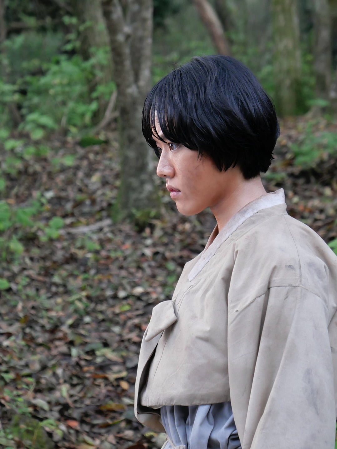 노란 수영복에 섹시한 몸매 어필하는 존예 처자