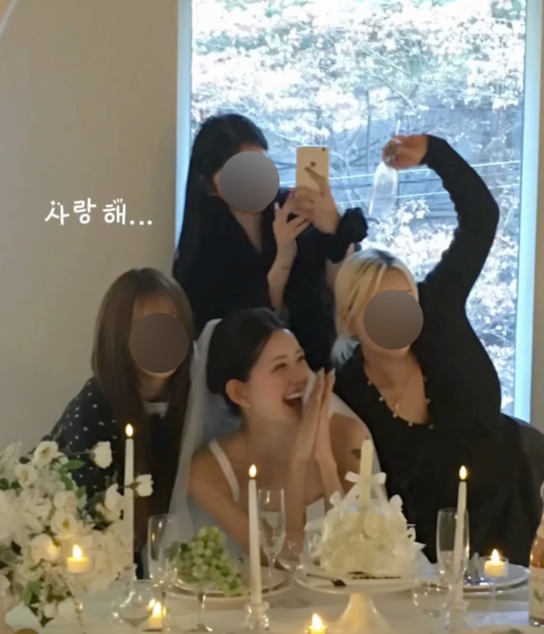 노란 수영복에 섹시한 몸매 어필하는 존예 처자