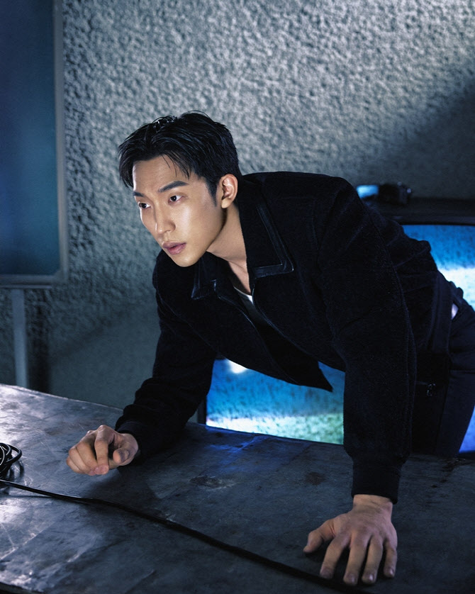 노란 수영복에 섹시한 몸매 어필하는 존예 처자