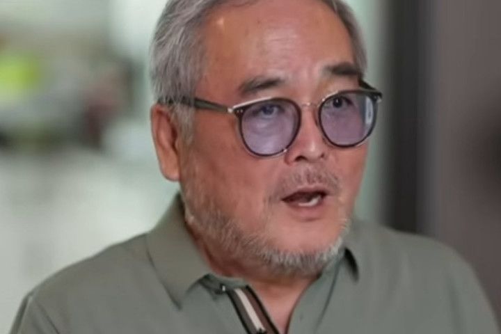 노란 수영복에 섹시한 몸매 어필하는 존예 처자