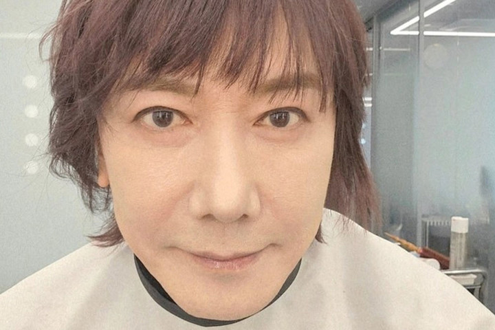 노란 수영복에 섹시한 몸매 어필하는 존예 처자