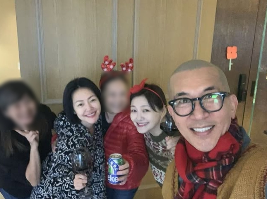 노란 수영복에 섹시한 몸매 어필하는 존예 처자