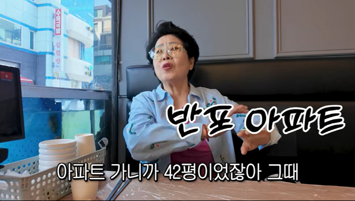 노란 수영복에 섹시한 몸매 어필하는 존예 처자