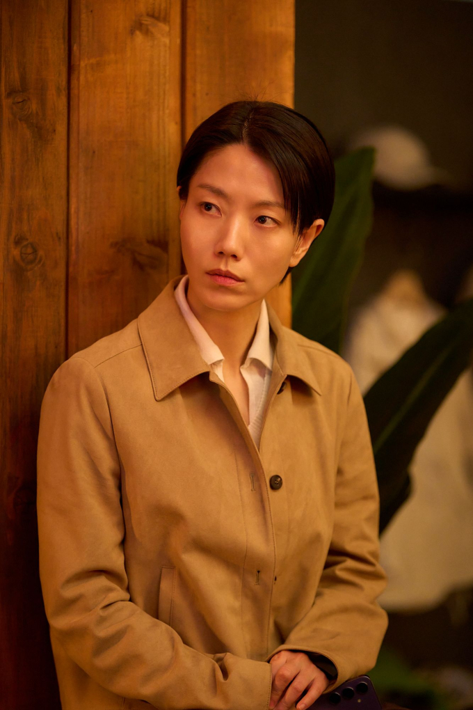 노란 수영복에 섹시한 몸매 어필하는 존예 처자