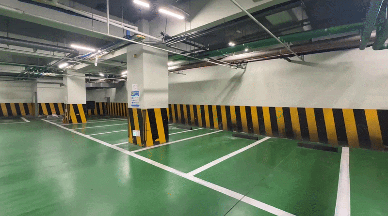 공영주차장 차 5부제 첫날인 8일 오전 서울 동작문화복지센터 공영주차장이 비어 있다. /이호준 기자