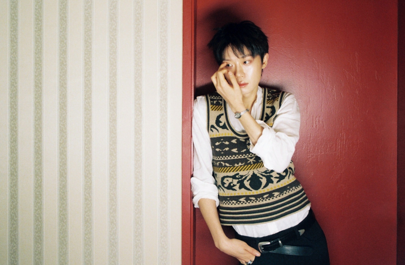 노란 수영복에 섹시한 몸매 어필하는 존예 처자