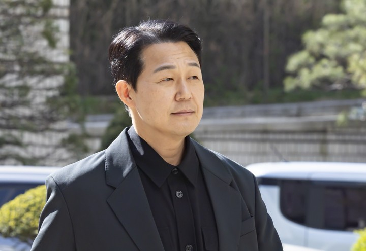 노란 수영복에 섹시한 몸매 어필하는 존예 처자