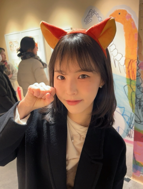 노란 수영복에 섹시한 몸매 어필하는 존예 처자