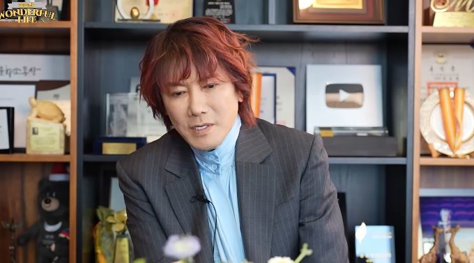 노란 수영복에 섹시한 몸매 어필하는 존예 처자