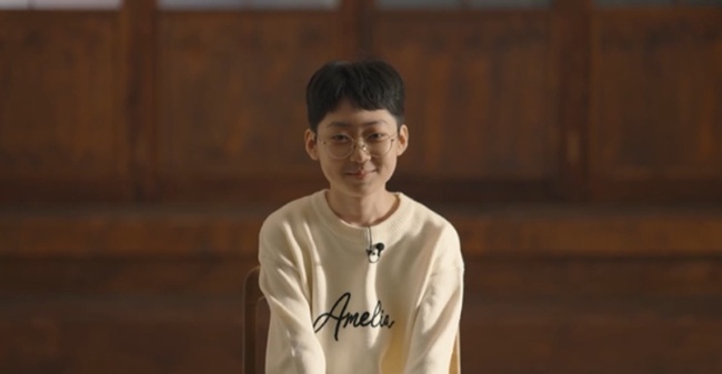 노란 수영복에 섹시한 몸매 어필하는 존예 처자