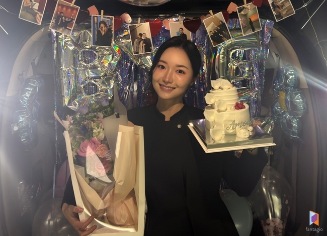 노란 수영복에 섹시한 몸매 어필하는 존예 처자