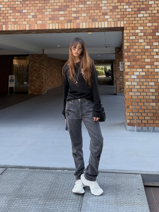 노란 수영복에 섹시한 몸매 어필하는 존예 처자