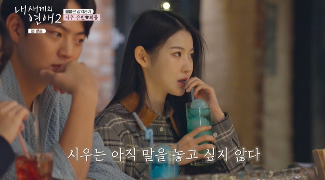 노란 수영복에 섹시한 몸매 어필하는 존예 처자