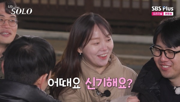 노란 수영복에 섹시한 몸매 어필하는 존예 처자