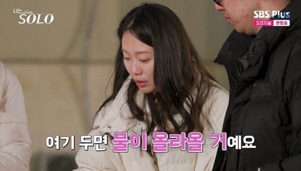 노란 수영복에 섹시한 몸매 어필하는 존예 처자