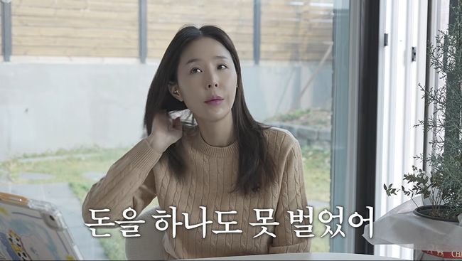 노란 수영복에 섹시한 몸매 어필하는 존예 처자