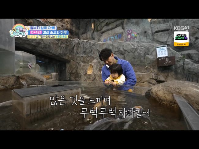 노란 수영복에 섹시한 몸매 어필하는 존예 처자