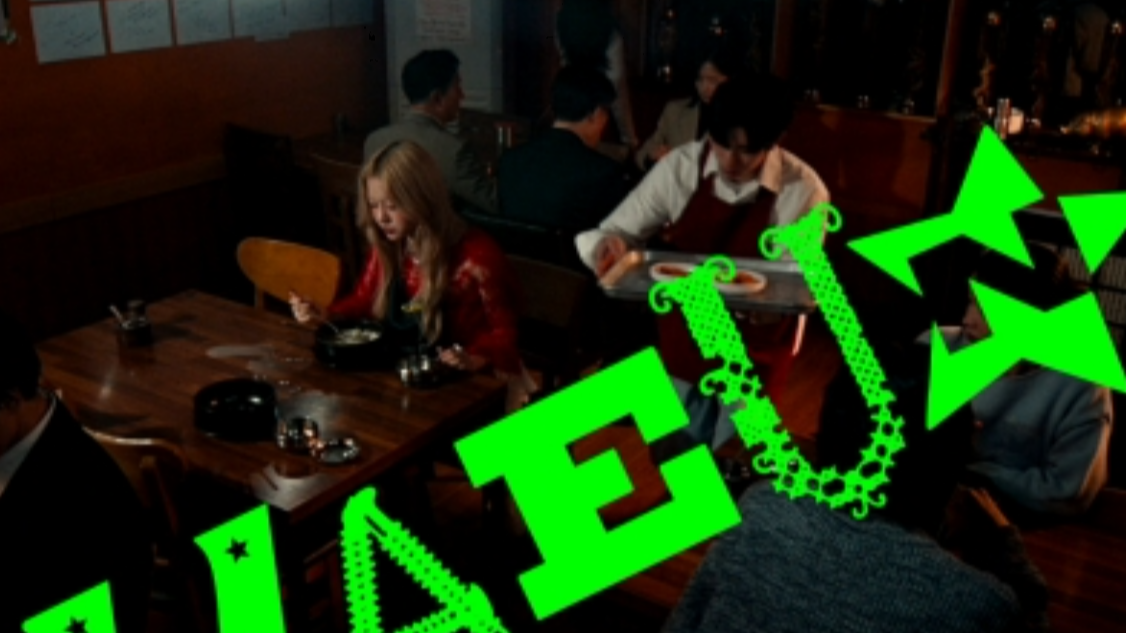 노란 수영복에 섹시한 몸매 어필하는 존예 처자