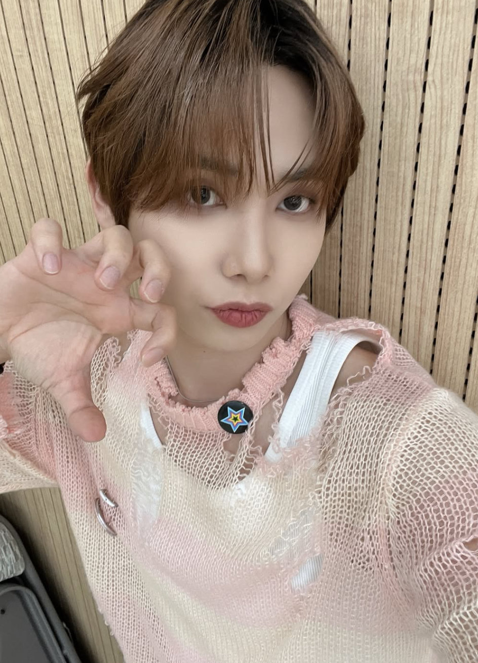 노란 수영복에 섹시한 몸매 어필하는 존예 처자