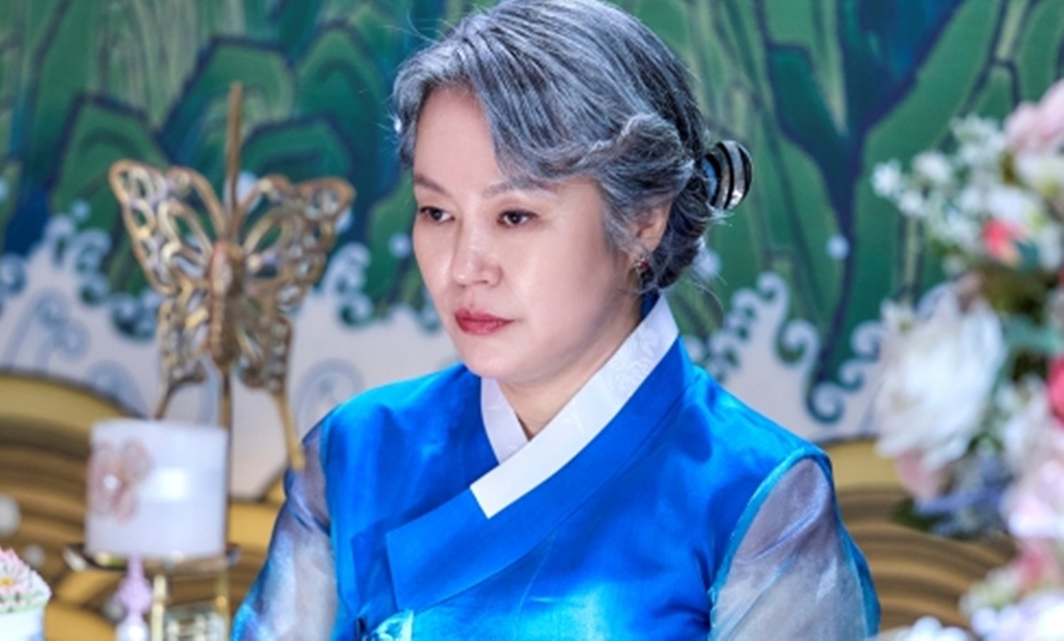 노란 수영복에 섹시한 몸매 어필하는 존예 처자