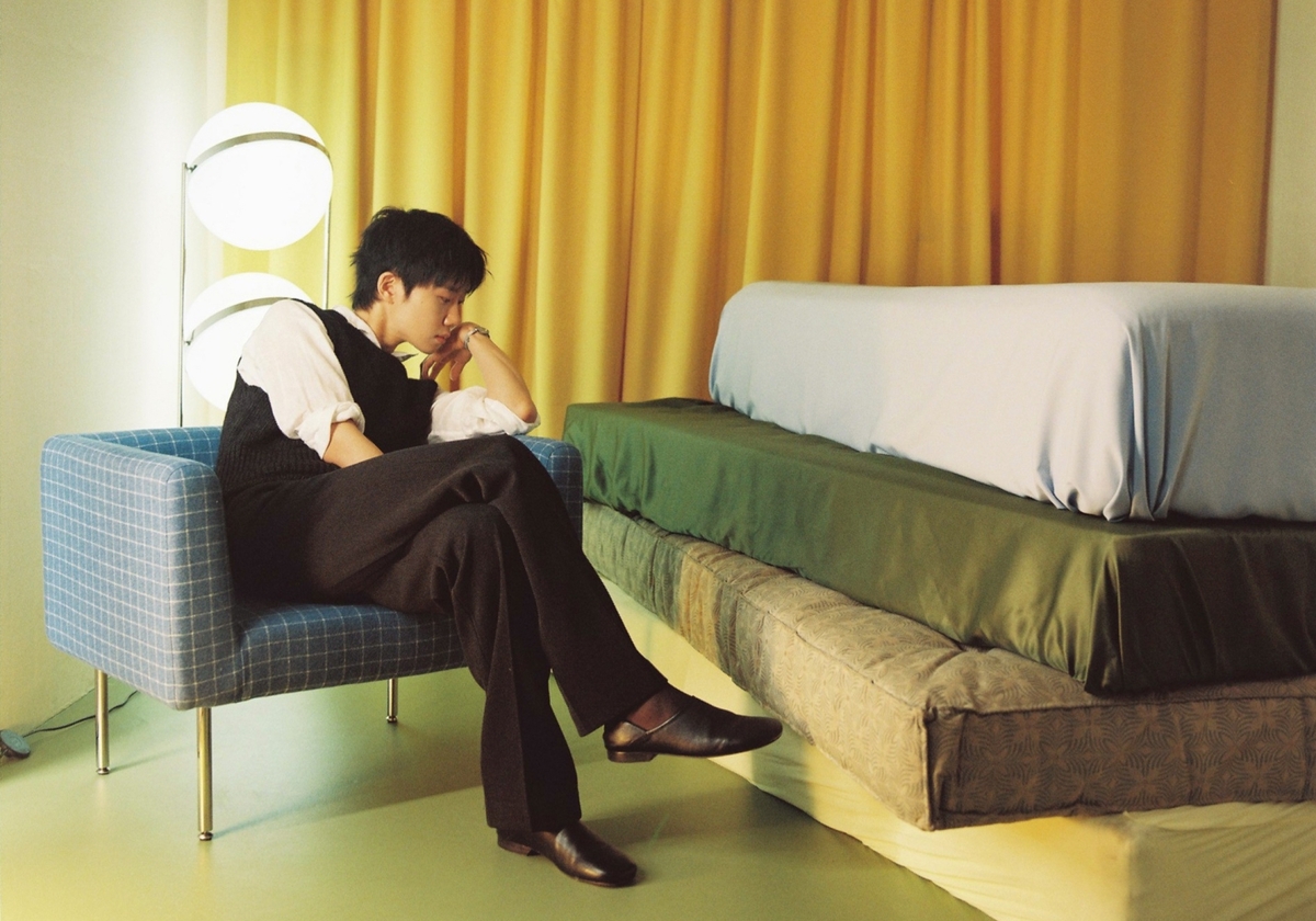 노란 수영복에 섹시한 몸매 어필하는 존예 처자