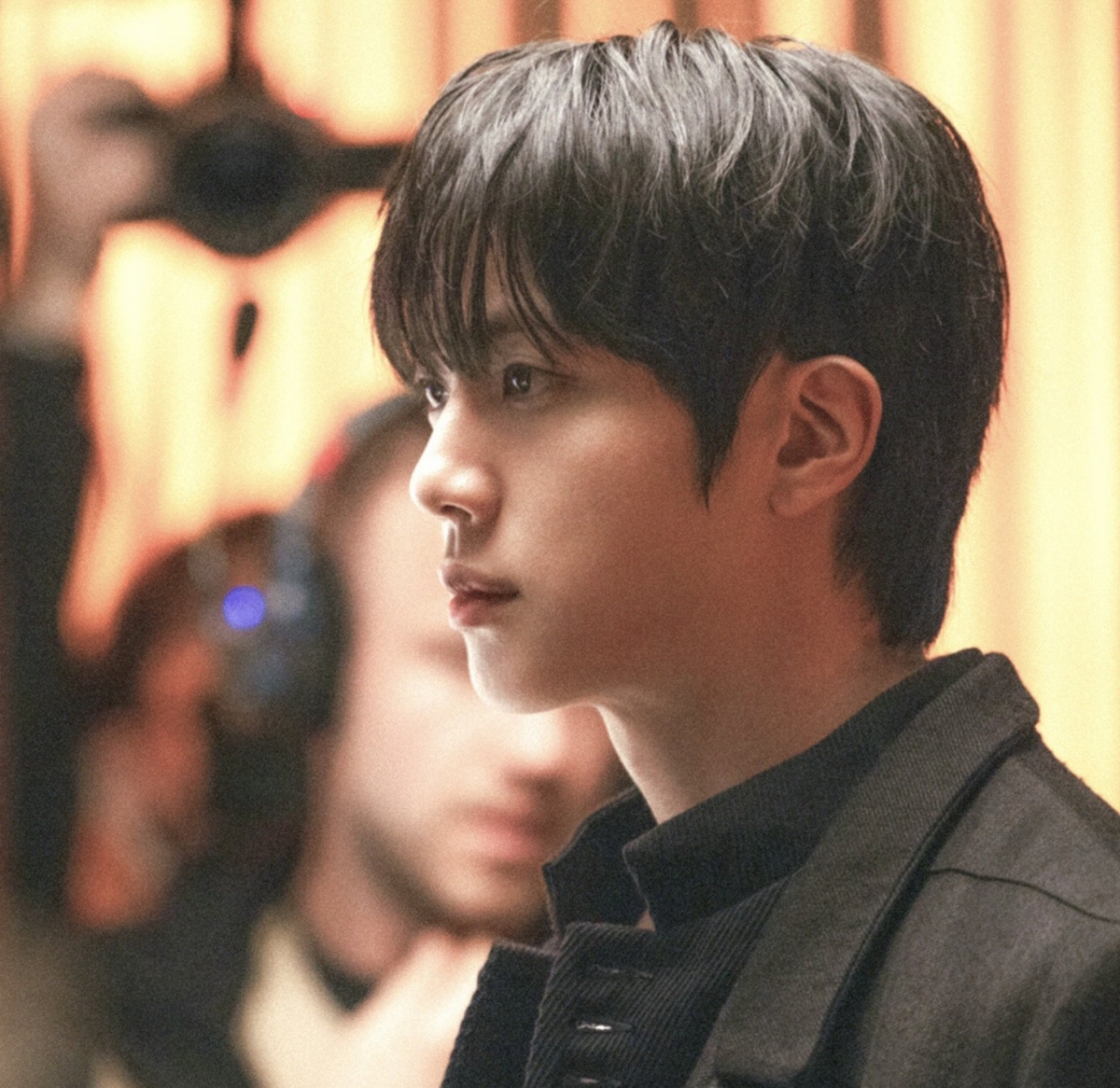 노란 수영복에 섹시한 몸매 어필하는 존예 처자