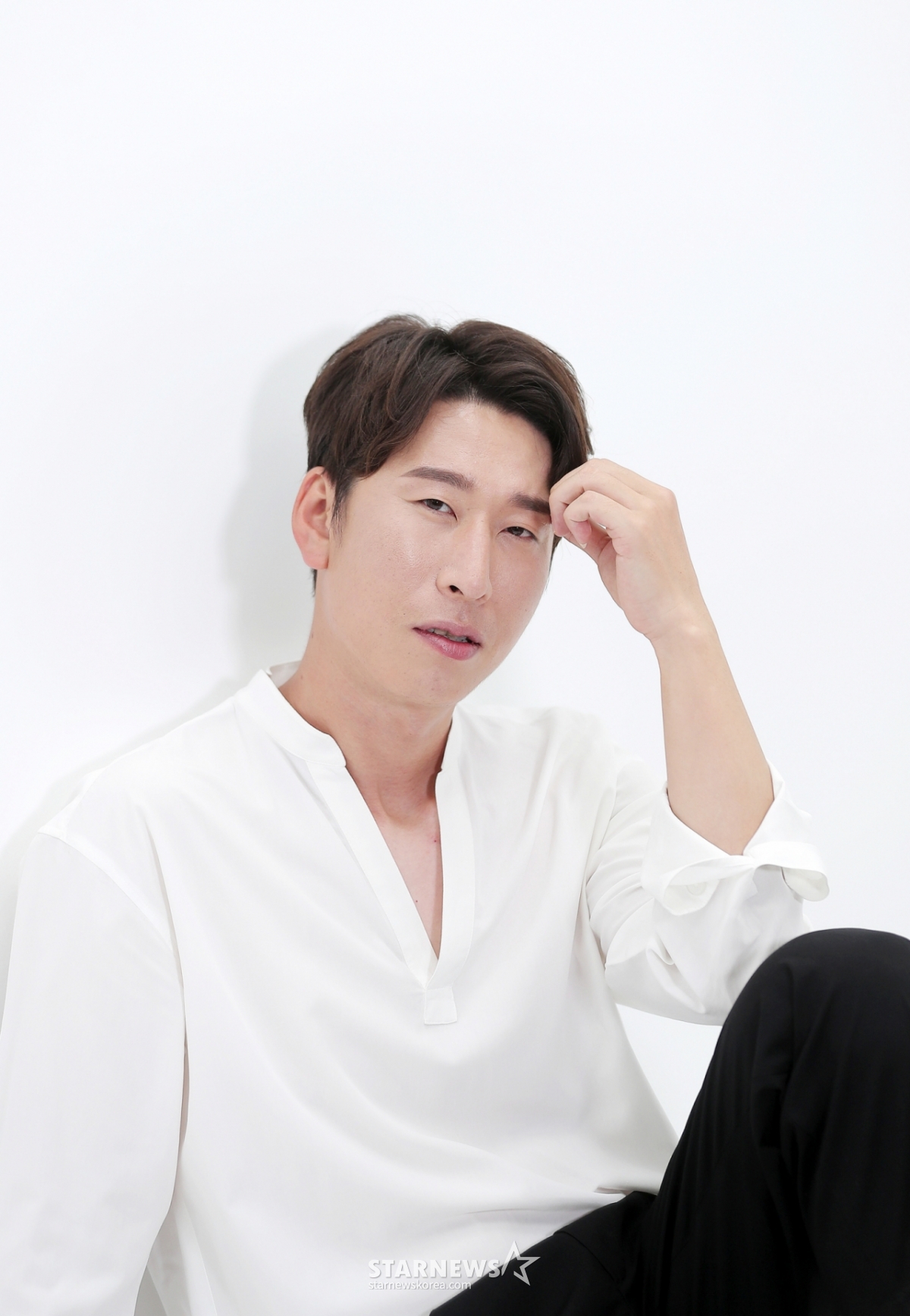 노란 수영복에 섹시한 몸매 어필하는 존예 처자