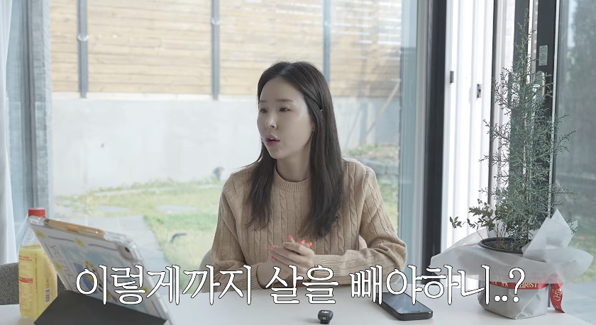 노란 수영복에 섹시한 몸매 어필하는 존예 처자