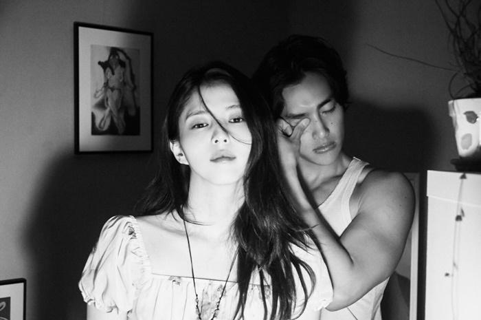 노란 수영복에 섹시한 몸매 어필하는 존예 처자