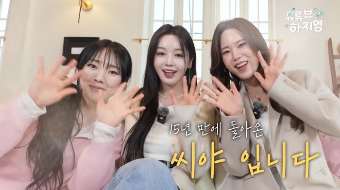 노란 수영복에 섹시한 몸매 어필하는 존예 처자