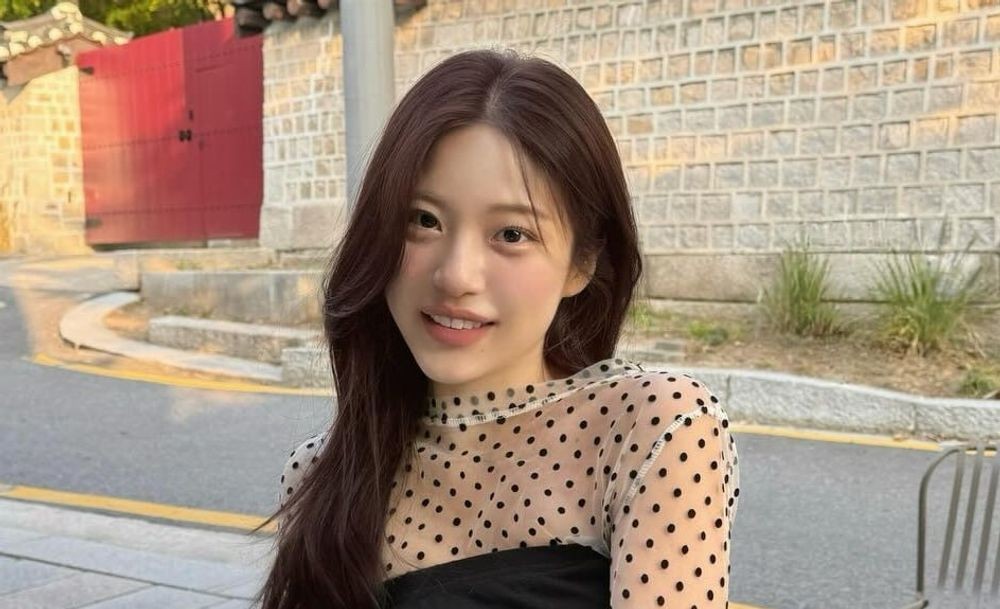 노란 수영복에 섹시한 몸매 어필하는 존예 처자