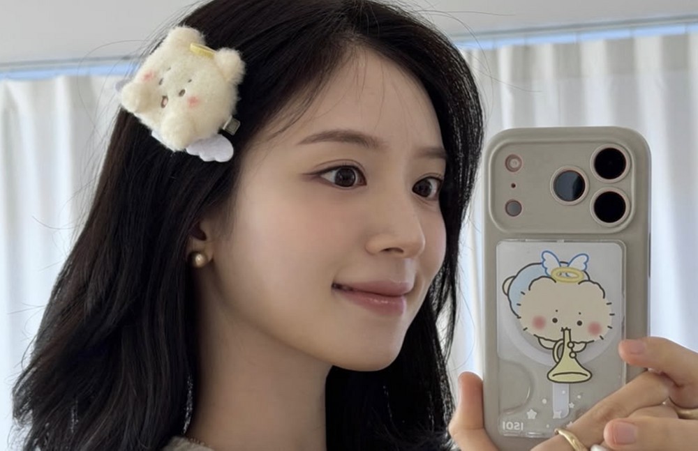 노란 수영복에 섹시한 몸매 어필하는 존예 처자