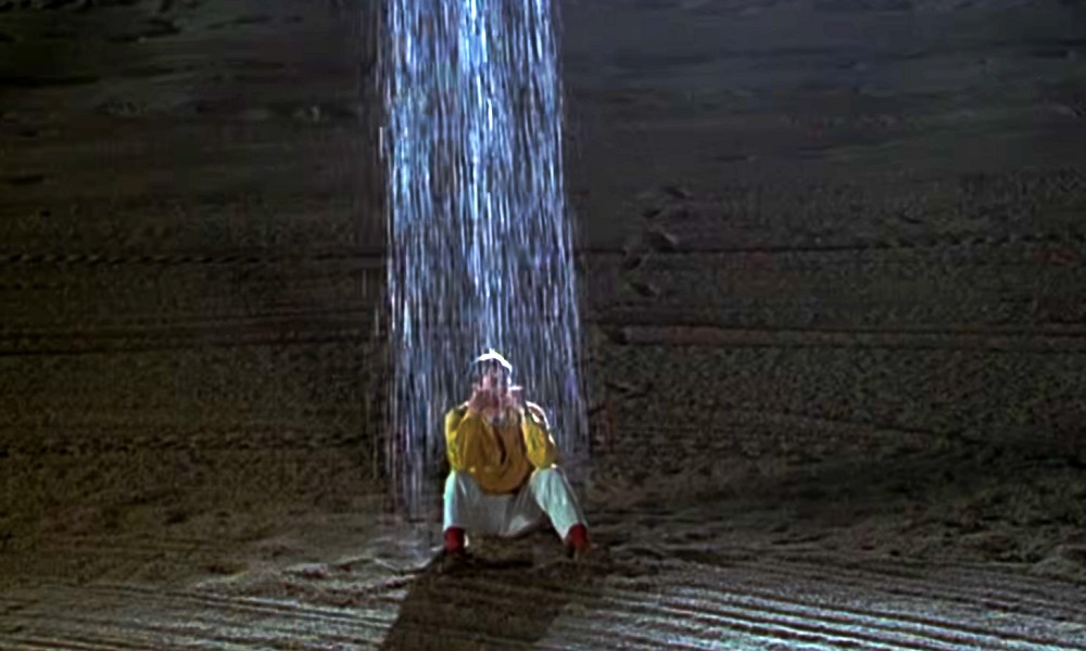 노란 수영복에 섹시한 몸매 어필하는 존예 처자