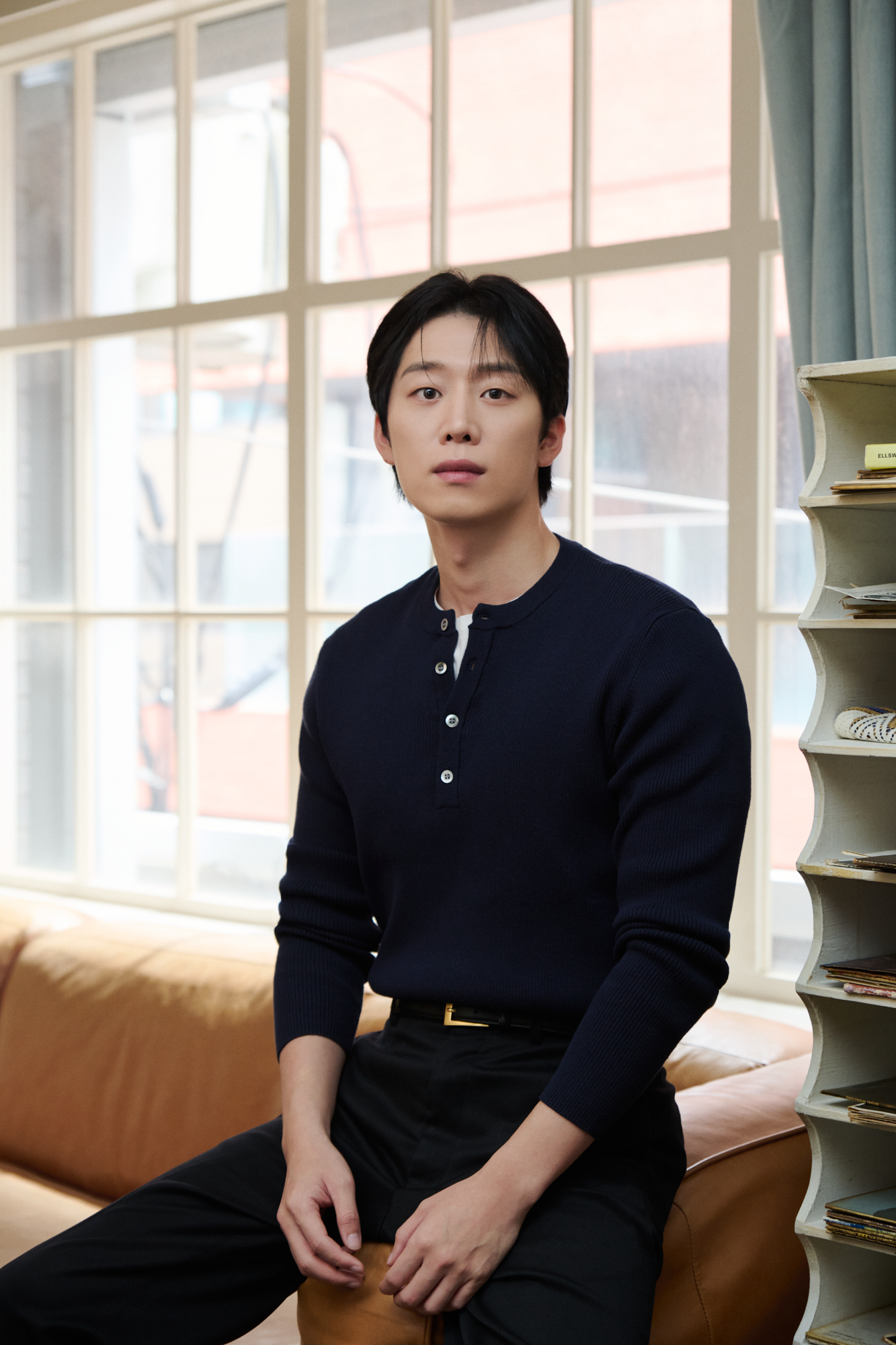 노란 수영복에 섹시한 몸매 어필하는 존예 처자