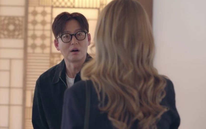 노란 수영복에 섹시한 몸매 어필하는 존예 처자