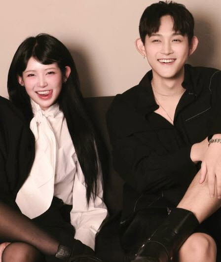 노란 수영복에 섹시한 몸매 어필하는 존예 처자