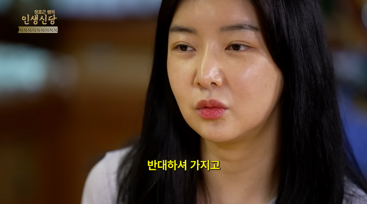 노란 수영복에 섹시한 몸매 어필하는 존예 처자